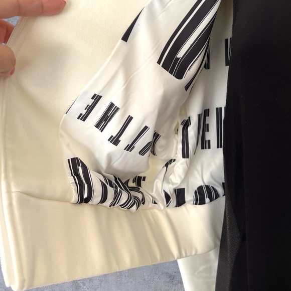 White bomber jacket Size Small lots of pockets NWT - Picture 8 of 12